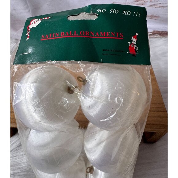NOS Vintage Set of 6 White Silk, Satin Spun Christmas Tree Ornaments - Picture 2 of 7
